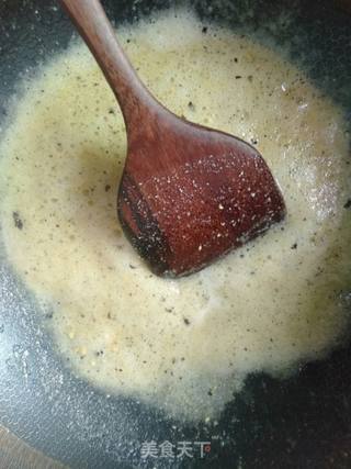 咸蛋黄炒虾仁的做法步骤:7