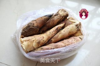 腊肉焖春笋的做法步骤：1