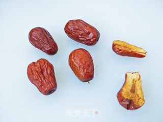 “ 春季润燥汤水 ”桂圆红枣汤的做法步骤：2