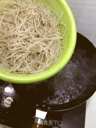 #酸辣粉丝的做法图解5