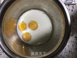 草莓奶油蛋糕的做法步骤：2