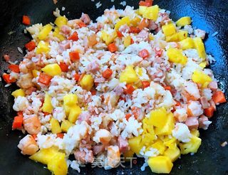 菠萝虾仁炒饭的做法步骤：8