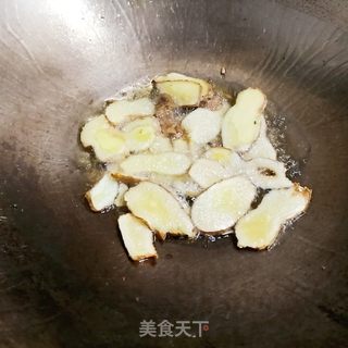 煎红膏蟹的做法步骤：2