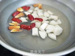 “ 春季润燥汤水 ”红枣雪梨汤的做法步骤:5