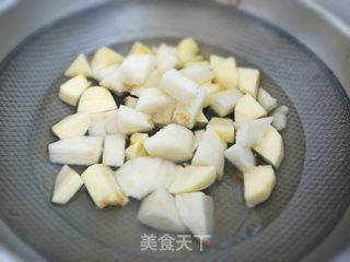 “ 春季润燥汤水 ”苹果雪梨汤的做法步骤：6