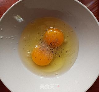 蛋包韭菜香菜炒饭的做法步骤：2