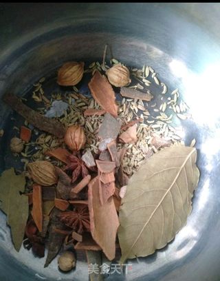 小炒猪拱嘴的做法步骤：2