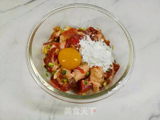 菠萝溜肉片的做法步骤:2