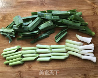 大蒜炒香干的做法步骤:4