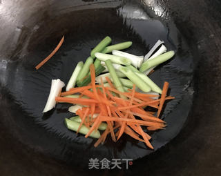 大蒜炒香干的做法步骤:5