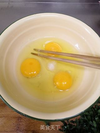 韭菜鸡蛋饼的做法步骤:2