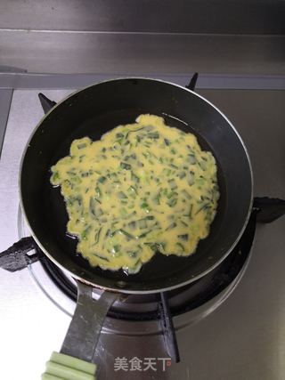 韭菜鸡蛋饼的做法步骤:8