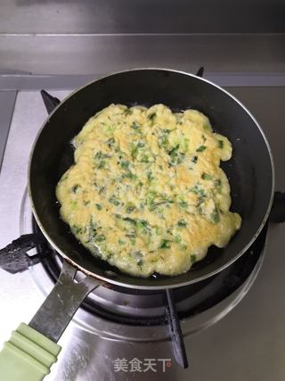 韭菜鸡蛋饼的做法步骤:10