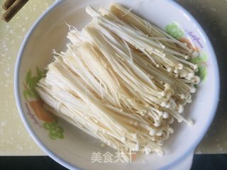 蒜蓉辣酱蒸茄子金针菇的做法步骤：2