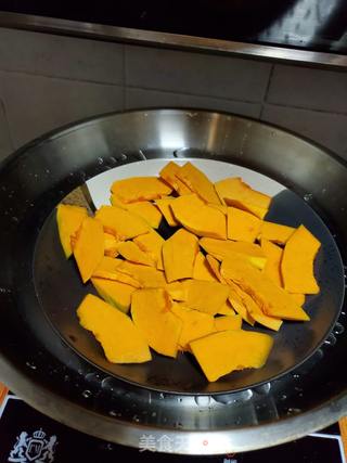 双色玫瑰花馒头的做法步骤:3