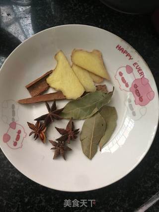 酱骨头的做法步骤：1