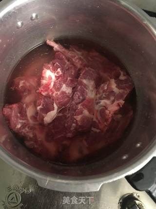 酱骨头的做法步骤：2