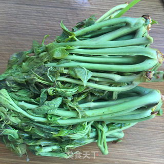 香椿芽拱蛋的做法步骤：4