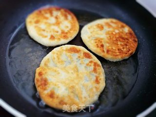 烫面韭菜鸡蛋馅饼的做法步骤:10