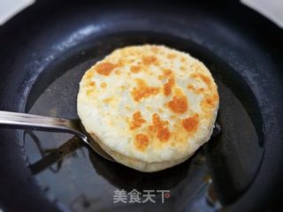 烫面韭菜鸡蛋馅饼的做法步骤:11