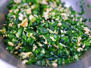 烫面韭菜鸡蛋馅饼的做法步骤:5
