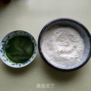 菠菜面的做法步骤:2
