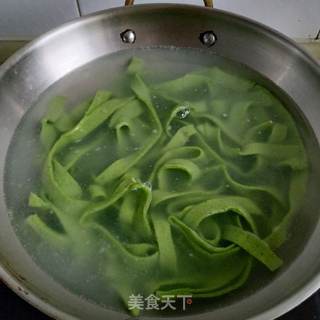 菠菜面的做法步骤:13