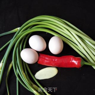 蒜苔炒鸡蛋的做法步骤:2