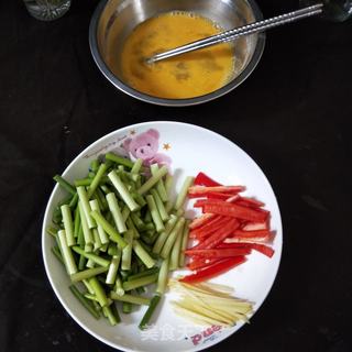 蒜苔炒鸡蛋的做法步骤:3