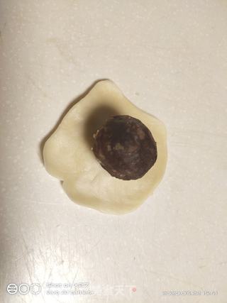 精致的蛋黄酥的做法步骤:15