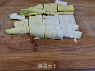油焖春笋的做法步骤:2