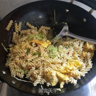 鸡蛋炒意面的做法步骤:11