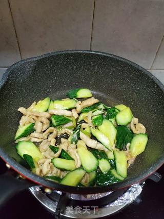 板筋肉炒青瓜的做法步骤:10