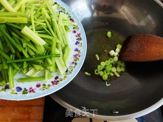 素炒香芹的做法步骤:3