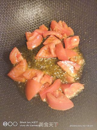 手撕鸡炒河粉的做法步骤：2