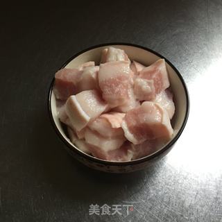 五花肉焖春笋的做法步骤：1