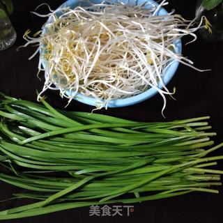 韭菜炒豆芽的做法步骤：2