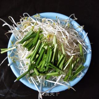 韭菜炒豆芽的做法步骤:3