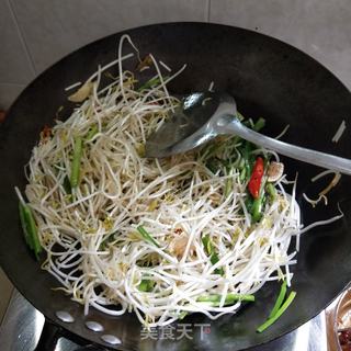 韭菜炒豆芽的做法步骤:7