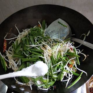 韭菜炒豆芽的做法步骤:8