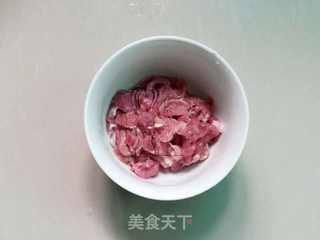芹菜香菇瘦肉汤的做法步骤:2