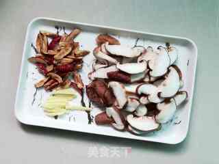 芹菜香菇瘦肉汤的做法步骤:3