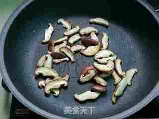 芹菜香菇瘦肉汤的做法步骤:5