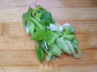 菠菜木耳炒鸡蛋的做法步骤：2