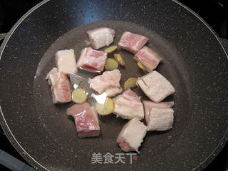 甜酸五花肉的做法步骤:2