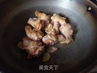 腐竹海参木耳烧翅根的做法步骤：7