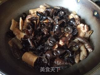 腐竹海参木耳烧翅根的做法步骤:9