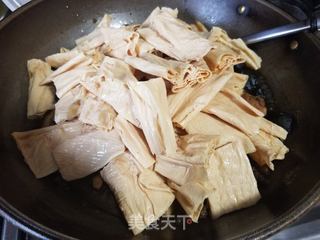 腐竹海参木耳烧翅根的做法步骤:11