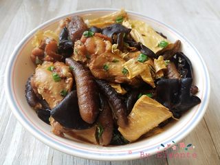 腐竹海参木耳烧翅根的做法步骤:13