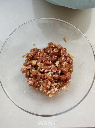 苜蓿肉馅馄饨的做法步骤:2